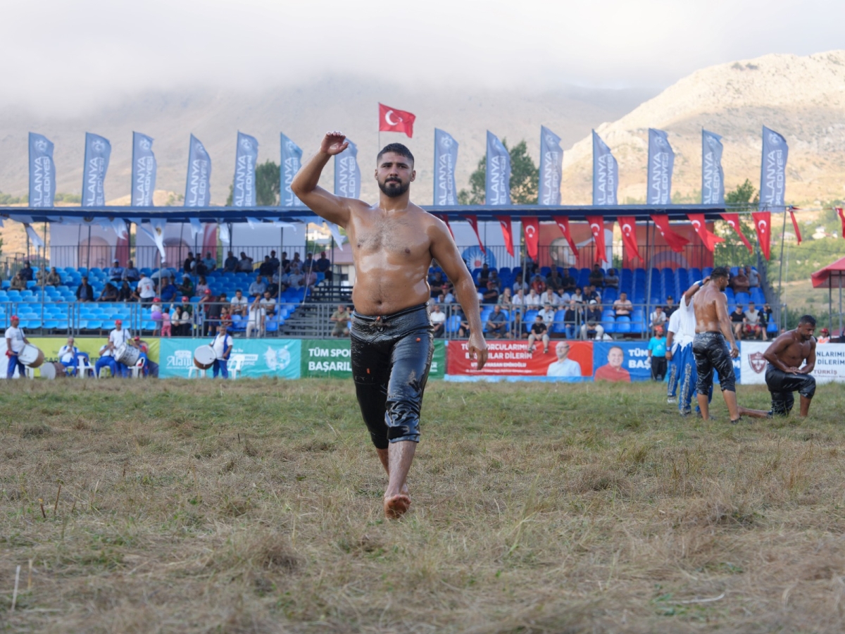 Alanya Belediyesi tarafından bu yıl 4 güne çıkarılan 19. Geleneksel Gökbel Yağlı Pehlivan Güreşleri ve Festivali, 56 başpehlivan ve 567 güreşçinin katılımıyla sona erdi. FOTOĞRAF KARELERİ