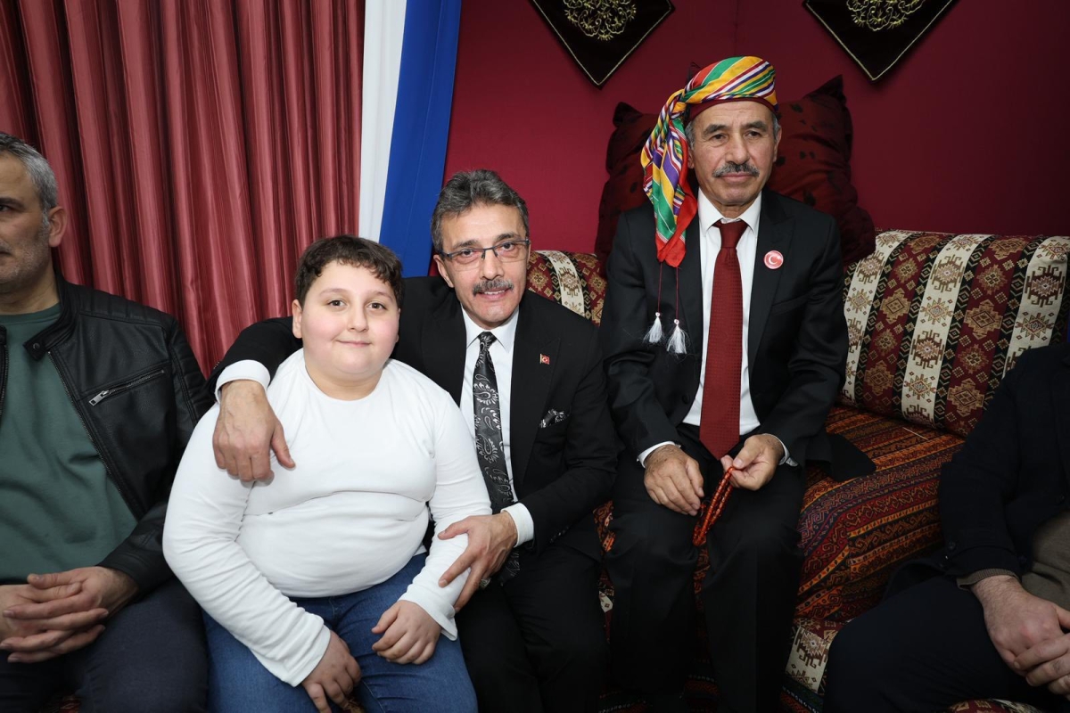 FOTOĞRAF KARELERİ: Sakarya Yaren Geceleri’nde Tarihi Anlar (07.02.2026) Sakarya Çankırılılar Derneği’nin ev sahipliğinde, Erenler Belediye Başkanı Şenol Dinç’in katılımıyla gerçekleşen muhteşem Yaren Gecesi’nden objektiflere