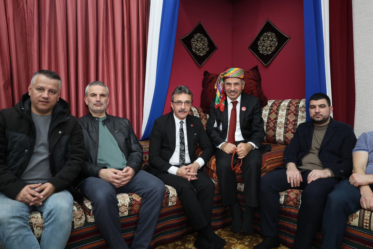 FOTOĞRAF KARELERİ: Sakarya Yaren Geceleri’nde Tarihi Anlar (07.02.2026) Sakarya Çankırılılar Derneği’nin ev sahipliğinde, Erenler Belediye Başkanı Şenol Dinç’in katılımıyla gerçekleşen muhteşem Yaren Gecesi’nden objektiflere