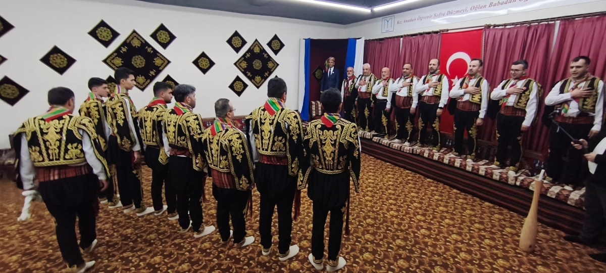 FOTOĞRAF KARELERİ: Sakarya Yaren Geceleri’nde Tarihi Anlar (07.02.2026) Sakarya Çankırılılar Derneği’nin ev sahipliğinde, Erenler Belediye Başkanı Şenol Dinç’in katılımıyla gerçekleşen muhteşem Yaren Gecesi’nden objektiflere