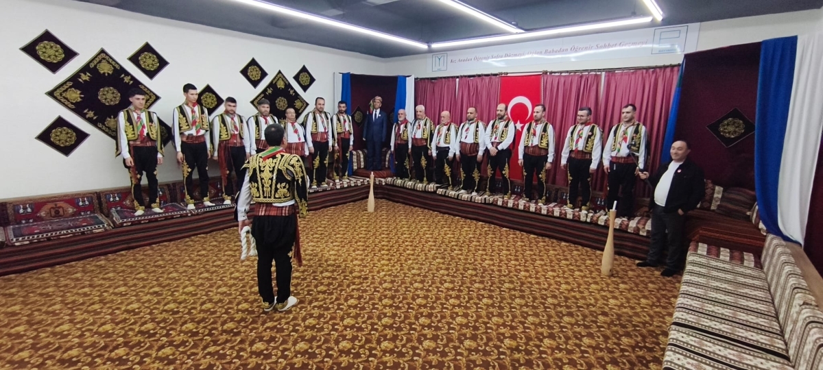FOTOĞRAF KARELERİ: Sakarya Yaren Geceleri’nde Tarihi Anlar (07.02.2026) Sakarya Çankırılılar Derneği’nin ev sahipliğinde, Erenler Belediye Başkanı Şenol Dinç’in katılımıyla gerçekleşen muhteşem Yaren Gecesi’nden objektiflere