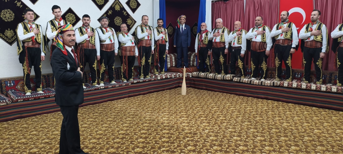 FOTOĞRAF KARELERİ: Sakarya Yaren Geceleri’nde Tarihi Anlar (07.02.2026) Sakarya Çankırılılar Derneği’nin ev sahipliğinde, Erenler Belediye Başkanı Şenol Dinç’in katılımıyla gerçekleşen muhteşem Yaren Gecesi’nden objektiflere