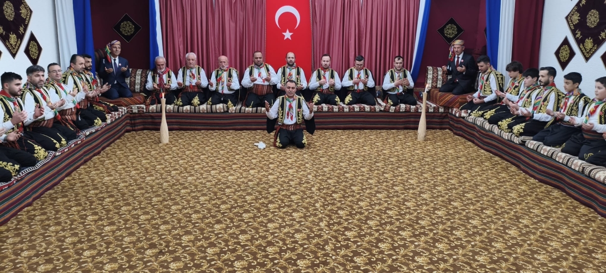 FOTOĞRAF KARELERİ: Sakarya Yaren Geceleri’nde Tarihi Anlar (07.02.2026) Sakarya Çankırılılar Derneği’nin ev sahipliğinde, Erenler Belediye Başkanı Şenol Dinç’in katılımıyla gerçekleşen muhteşem Yaren Gecesi’nden objektiflere
