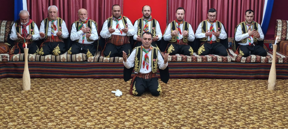 FOTOĞRAF KARELERİ: Sakarya Yaren Geceleri’nde Tarihi Anlar (07.02.2026) Sakarya Çankırılılar Derneği’nin ev sahipliğinde, Erenler Belediye Başkanı Şenol Dinç’in katılımıyla gerçekleşen muhteşem Yaren Gecesi’nden objektiflere