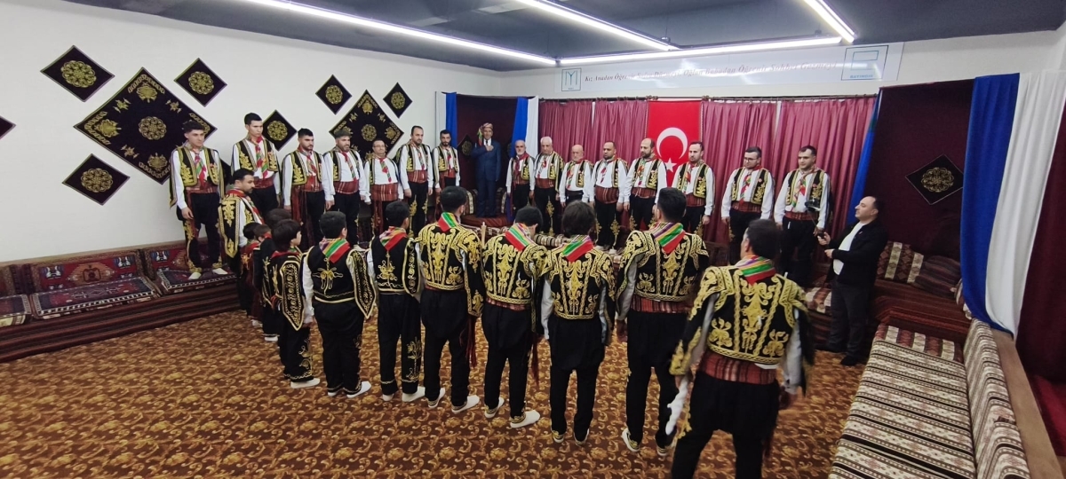 FOTOĞRAF KARELERİ: Sakarya Yaren Geceleri’nde Tarihi Anlar (07.02.2026) Sakarya Çankırılılar Derneği’nin ev sahipliğinde, Erenler Belediye Başkanı Şenol Dinç’in katılımıyla gerçekleşen muhteşem Yaren Gecesi’nden objektiflere
