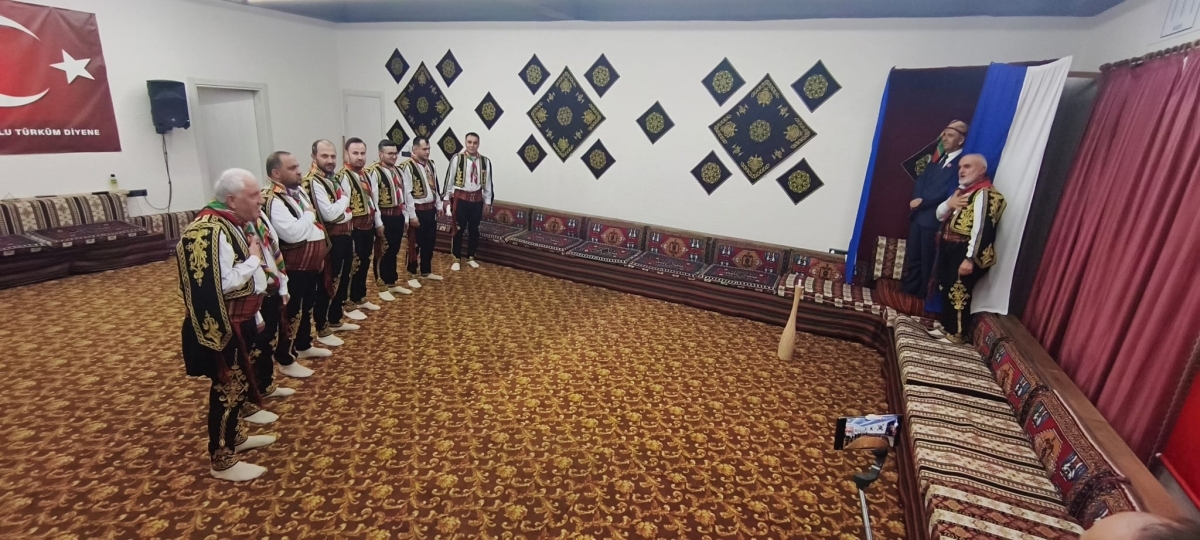 FOTOĞRAF KARELERİ: Sakarya Yaren Geceleri’nde Tarihi Anlar (07.02.2026) Sakarya Çankırılılar Derneği’nin ev sahipliğinde, Erenler Belediye Başkanı Şenol Dinç’in katılımıyla gerçekleşen muhteşem Yaren Gecesi’nden objektiflere
