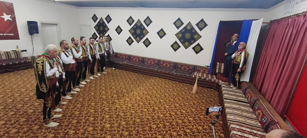 FOTOĞRAF KARELERİ: Sakarya Yaren Geceleri’nde Tarihi Anlar (07.02.2026) Sakarya Çankırılılar Derneği’nin ev sahipliğinde, Erenler Belediye Başkanı Şenol Dinç’in katılımıyla gerçekleşen muhteşem Yaren Gecesi’nden objektiflere