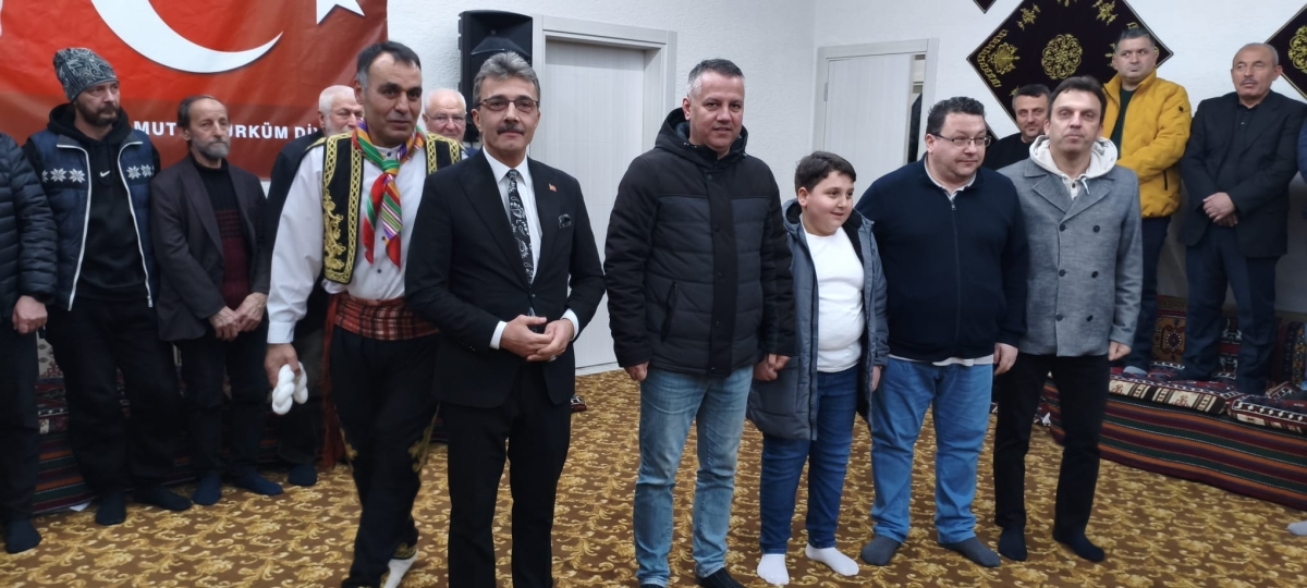 FOTOĞRAF KARELERİ: Sakarya Yaren Geceleri’nde Tarihi Anlar (07.02.2026) Sakarya Çankırılılar Derneği’nin ev sahipliğinde, Erenler Belediye Başkanı Şenol Dinç’in katılımıyla gerçekleşen muhteşem Yaren Gecesi’nden objektiflere