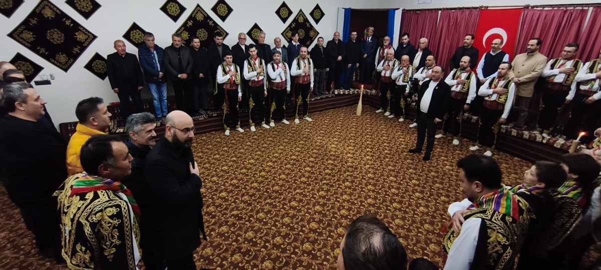 FOTOĞRAF KARELERİ: Sakarya Yaren Geceleri’nde Tarihi Anlar (07.02.2026) Sakarya Çankırılılar Derneği’nin ev sahipliğinde, Erenler Belediye Başkanı Şenol Dinç’in katılımıyla gerçekleşen muhteşem Yaren Gecesi’nden objektiflere