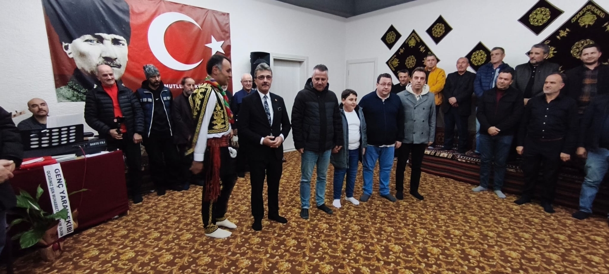 FOTOĞRAF KARELERİ: Sakarya Yaren Geceleri’nde Tarihi Anlar (07.02.2026) Sakarya Çankırılılar Derneği’nin ev sahipliğinde, Erenler Belediye Başkanı Şenol Dinç’in katılımıyla gerçekleşen muhteşem Yaren Gecesi’nden objektiflere