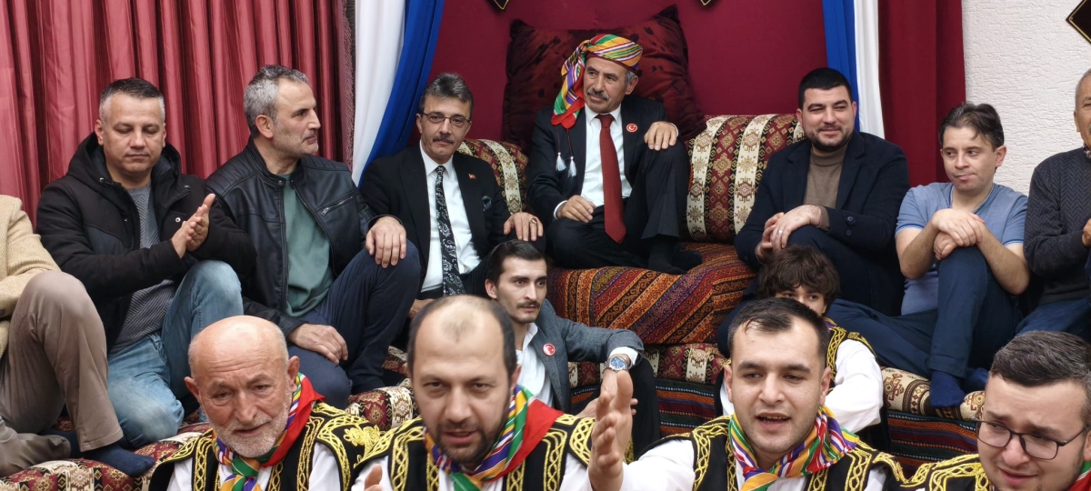 FOTOĞRAF KARELERİ: Sakarya Yaren Geceleri’nde Tarihi Anlar (07.02.2026) Sakarya Çankırılılar Derneği’nin ev sahipliğinde, Erenler Belediye Başkanı Şenol Dinç’in katılımıyla gerçekleşen muhteşem Yaren Gecesi’nden objektiflere