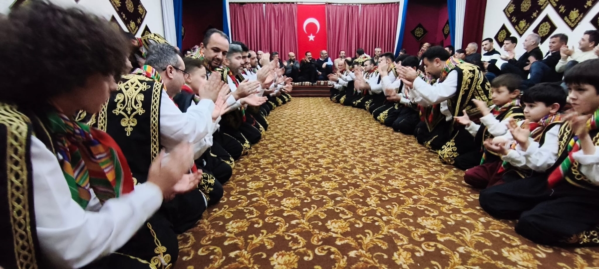 FOTOĞRAF KARELERİ: Sakarya Yaren Geceleri’nde Tarihi Anlar (07.02.2026) Sakarya Çankırılılar Derneği’nin ev sahipliğinde, Erenler Belediye Başkanı Şenol Dinç’in katılımıyla gerçekleşen muhteşem Yaren Gecesi’nden objektiflere