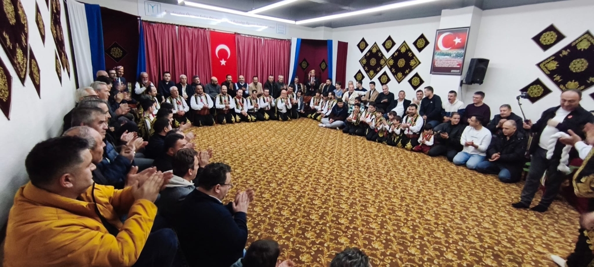 FOTOĞRAF KARELERİ: Sakarya Yaren Geceleri’nde Tarihi Anlar (07.02.2026) Sakarya Çankırılılar Derneği’nin ev sahipliğinde, Erenler Belediye Başkanı Şenol Dinç’in katılımıyla gerçekleşen muhteşem Yaren Gecesi’nden objektiflere