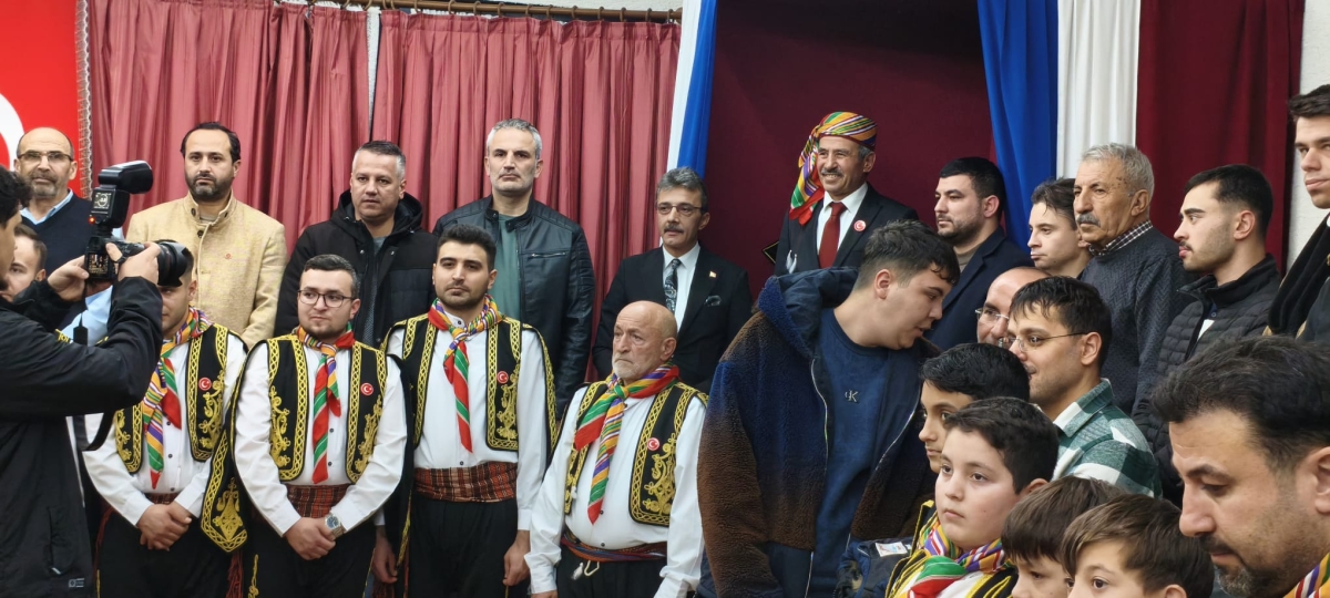 FOTOĞRAF KARELERİ: Sakarya Yaren Geceleri’nde Tarihi Anlar (07.02.2026) Sakarya Çankırılılar Derneği’nin ev sahipliğinde, Erenler Belediye Başkanı Şenol Dinç’in katılımıyla gerçekleşen muhteşem Yaren Gecesi’nden objektiflere