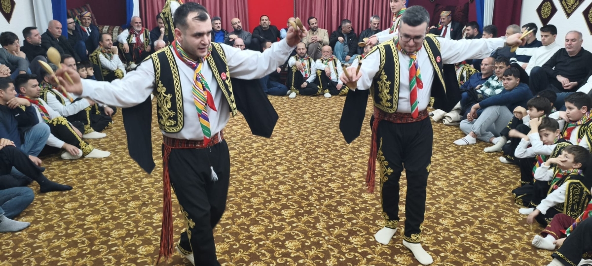 FOTOĞRAF KARELERİ: Sakarya Yaren Geceleri’nde Tarihi Anlar (07.02.2026) Sakarya Çankırılılar Derneği’nin ev sahipliğinde, Erenler Belediye Başkanı Şenol Dinç’in katılımıyla gerçekleşen muhteşem Yaren Gecesi’nden objektiflere