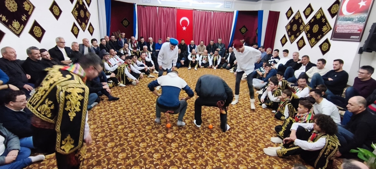 FOTOĞRAF KARELERİ: Sakarya Yaren Geceleri’nde Tarihi Anlar (07.02.2026) Sakarya Çankırılılar Derneği’nin ev sahipliğinde, Erenler Belediye Başkanı Şenol Dinç’in katılımıyla gerçekleşen muhteşem Yaren Gecesi’nden objektiflere