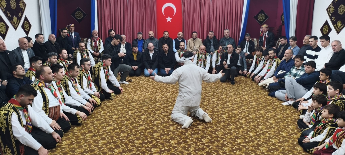 FOTOĞRAF KARELERİ: Sakarya Yaren Geceleri’nde Tarihi Anlar (07.02.2026) Sakarya Çankırılılar Derneği’nin ev sahipliğinde, Erenler Belediye Başkanı Şenol Dinç’in katılımıyla gerçekleşen muhteşem Yaren Gecesi’nden objektiflere