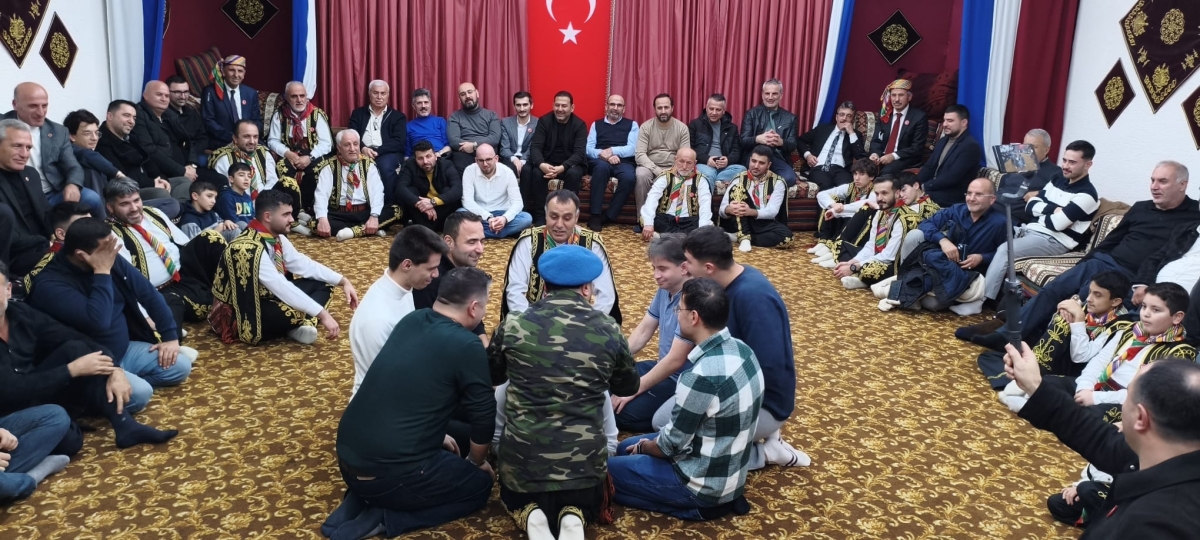 FOTOĞRAF KARELERİ: Sakarya Yaren Geceleri’nde Tarihi Anlar (07.02.2026) Sakarya Çankırılılar Derneği’nin ev sahipliğinde, Erenler Belediye Başkanı Şenol Dinç’in katılımıyla gerçekleşen muhteşem Yaren Gecesi’nden objektiflere