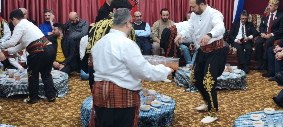 FOTOĞRAF KARELERİ: Sakarya Yaren Geceleri’nde Tarihi Anlar (07.02.2026) Sakarya Çankırılılar Derneği’nin ev sahipliğinde, Erenler Belediye Başkanı Şenol Dinç’in katılımıyla gerçekleşen muhteşem Yaren Gecesi’nden objektiflere