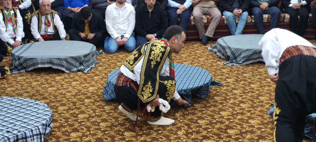 FOTOĞRAF KARELERİ: Sakarya Yaren Geceleri’nde Tarihi Anlar (07.02.2026) Sakarya Çankırılılar Derneği’nin ev sahipliğinde, Erenler Belediye Başkanı Şenol Dinç’in katılımıyla gerçekleşen muhteşem Yaren Gecesi’nden objektiflere