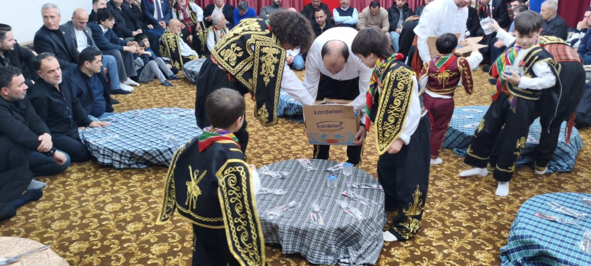 FOTOĞRAF KARELERİ: Sakarya Yaren Geceleri’nde Tarihi Anlar (07.02.2026) Sakarya Çankırılılar Derneği’nin ev sahipliğinde, Erenler Belediye Başkanı Şenol Dinç’in katılımıyla gerçekleşen muhteşem Yaren Gecesi’nden objektiflere