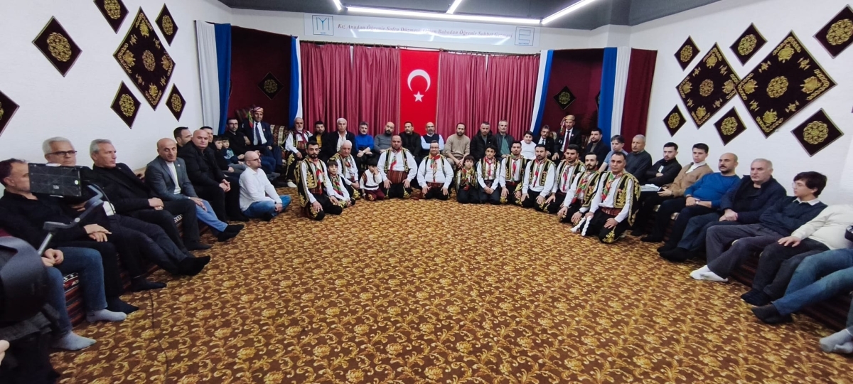 FOTOĞRAF KARELERİ: Sakarya Yaren Geceleri’nde Tarihi Anlar (07.02.2026) Sakarya Çankırılılar Derneği’nin ev sahipliğinde, Erenler Belediye Başkanı Şenol Dinç’in katılımıyla gerçekleşen muhteşem Yaren Gecesi’nden objektiflere