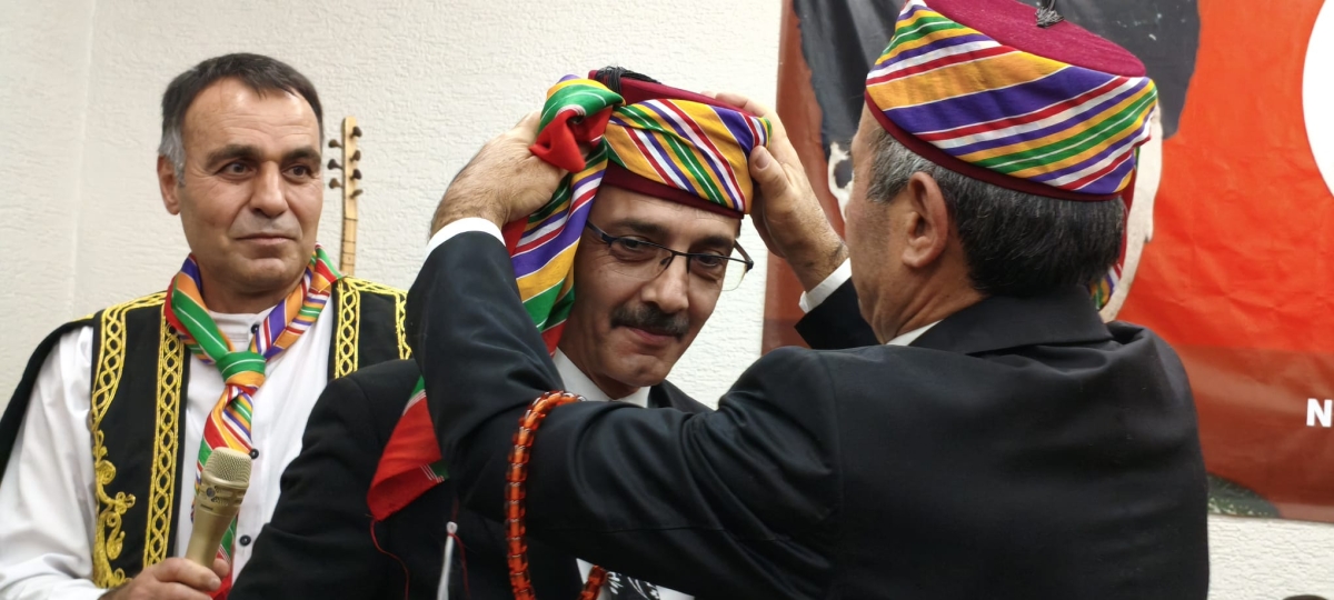 FOTOĞRAF KARELERİ: Sakarya Yaren Geceleri’nde Tarihi Anlar (07.02.2026) Sakarya Çankırılılar Derneği’nin ev sahipliğinde, Erenler Belediye Başkanı Şenol Dinç’in katılımıyla gerçekleşen muhteşem Yaren Gecesi’nden objektiflere