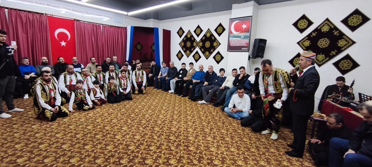 FOTOĞRAF KARELERİ: Sakarya Yaren Geceleri’nde Tarihi Anlar (07.02.2026) Sakarya Çankırılılar Derneği’nin ev sahipliğinde, Erenler Belediye Başkanı Şenol Dinç’in katılımıyla gerçekleşen muhteşem Yaren Gecesi’nden objektiflere