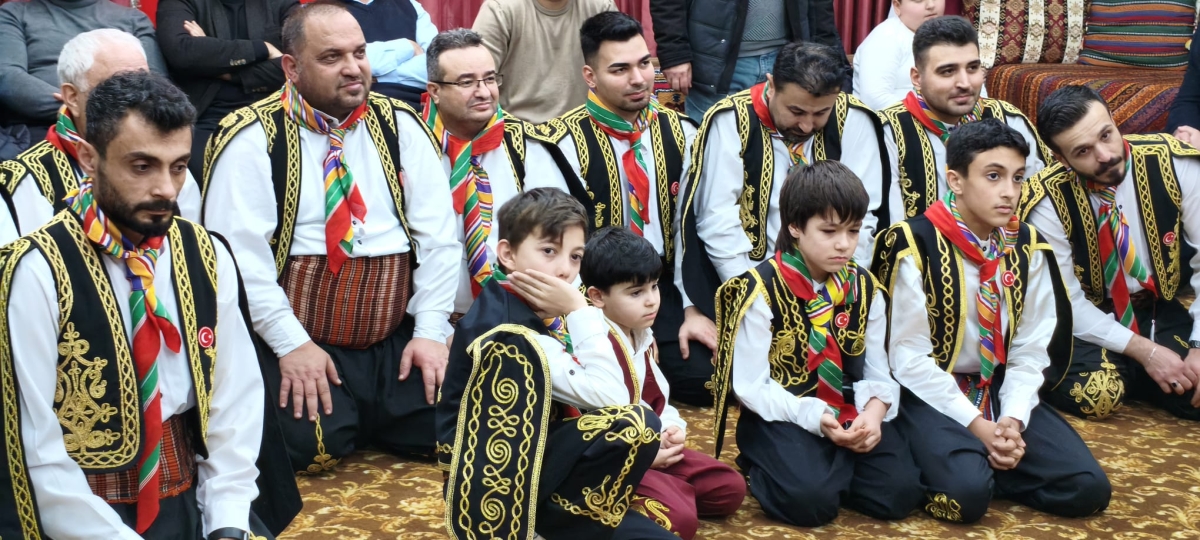 FOTOĞRAF KARELERİ: Sakarya Yaren Geceleri’nde Tarihi Anlar (07.02.2026) Sakarya Çankırılılar Derneği’nin ev sahipliğinde, Erenler Belediye Başkanı Şenol Dinç’in katılımıyla gerçekleşen muhteşem Yaren Gecesi’nden objektiflere