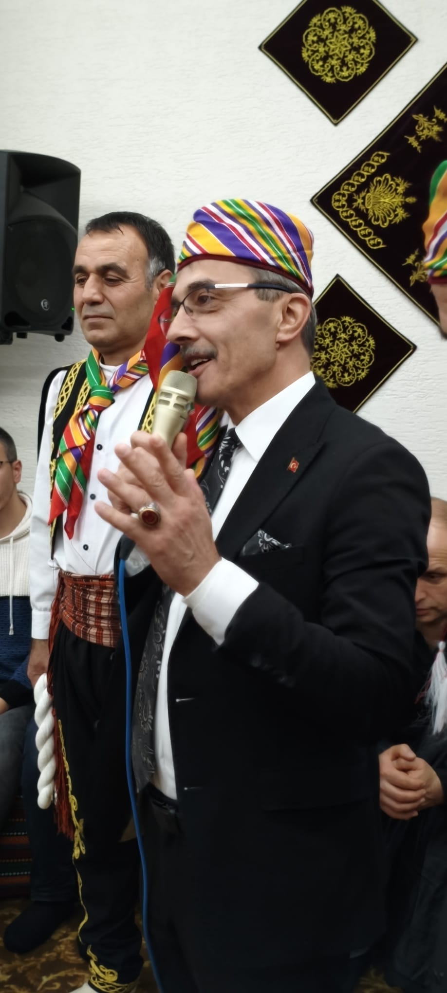 FOTOĞRAF KARELERİ: Sakarya Yaren Geceleri’nde Tarihi Anlar (07.02.2026) Sakarya Çankırılılar Derneği’nin ev sahipliğinde, Erenler Belediye Başkanı Şenol Dinç’in katılımıyla gerçekleşen muhteşem Yaren Gecesi’nden objektiflere
