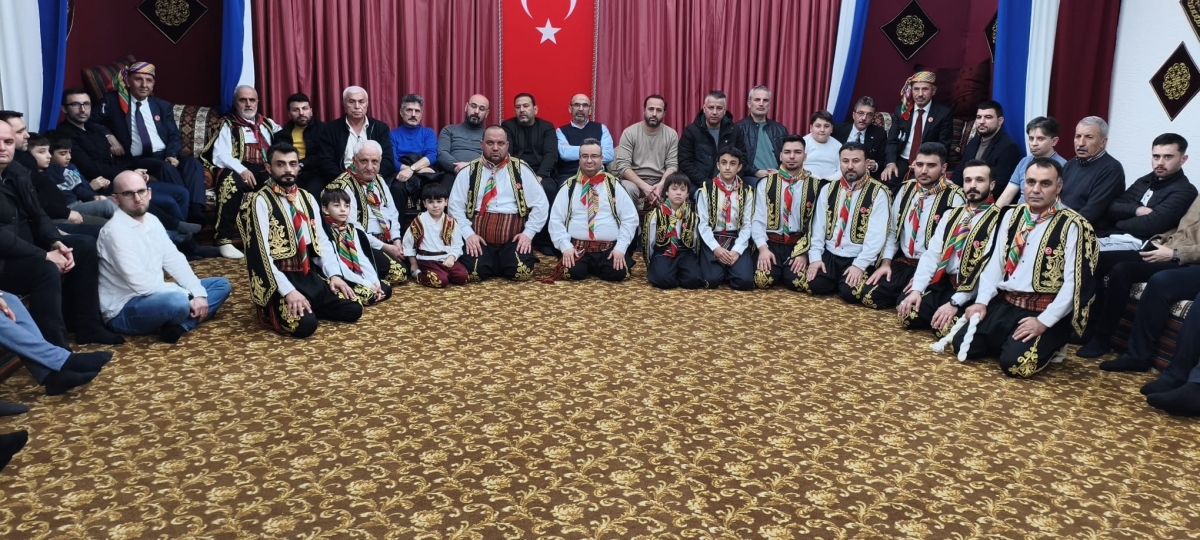 FOTOĞRAF KARELERİ: Sakarya Yaren Geceleri’nde Tarihi Anlar (07.02.2026) Sakarya Çankırılılar Derneği’nin ev sahipliğinde, Erenler Belediye Başkanı Şenol Dinç’in katılımıyla gerçekleşen muhteşem Yaren Gecesi’nden objektiflere