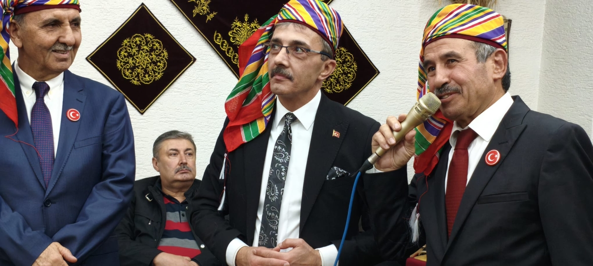 FOTOĞRAF KARELERİ: Sakarya Yaren Geceleri’nde Tarihi Anlar (07.02.2026) Sakarya Çankırılılar Derneği’nin ev sahipliğinde, Erenler Belediye Başkanı Şenol Dinç’in katılımıyla gerçekleşen muhteşem Yaren Gecesi’nden objektiflere
