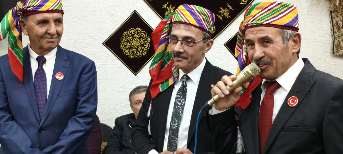 FOTOĞRAF KARELERİ: Sakarya Yaren Geceleri’nde Tarihi Anlar (07.02.2026) Sakarya Çankırılılar Derneği’nin ev sahipliğinde, Erenler Belediye Başkanı Şenol Dinç’in katılımıyla gerçekleşen muhteşem Yaren Gecesi’nden objektiflere