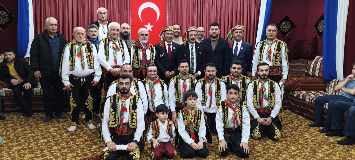 FOTOĞRAF KARELERİ: Sakarya Yaren Geceleri’nde Tarihi Anlar (07.02.2026) Sakarya Çankırılılar Derneği’nin ev sahipliğinde, Erenler Belediye Başkanı Şenol Dinç’in katılımıyla gerçekleşen muhteşem Yaren Gecesi’nden objektiflere