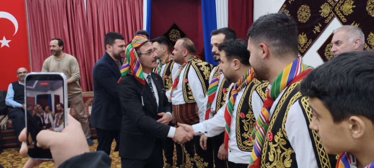 FOTOĞRAF KARELERİ: Sakarya Yaren Geceleri’nde Tarihi Anlar (07.02.2026) Sakarya Çankırılılar Derneği’nin ev sahipliğinde, Erenler Belediye Başkanı Şenol Dinç’in katılımıyla gerçekleşen muhteşem Yaren Gecesi’nden objektiflere