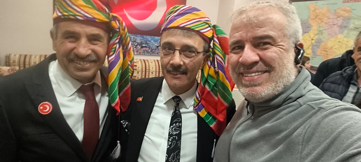 FOTOĞRAF KARELERİ: Sakarya Yaren Geceleri’nde Tarihi Anlar (07.02.2026) Sakarya Çankırılılar Derneği’nin ev sahipliğinde, Erenler Belediye Başkanı Şenol Dinç’in katılımıyla gerçekleşen muhteşem Yaren Gecesi’nden objektiflere