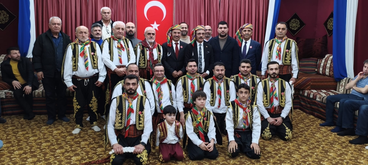 FOTOĞRAF KARELERİ: Sakarya Yaren Geceleri’nde Tarihi Anlar (07.02.2026) Sakarya Çankırılılar Derneği’nin ev sahipliğinde, Erenler Belediye Başkanı Şenol Dinç’in katılımıyla gerçekleşen muhteşem Yaren Gecesi’nden objektiflere