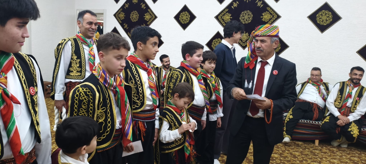 FOTOĞRAF KARELERİ: Sakarya Yaren Geceleri’nde Tarihi Anlar (07.02.2026) Sakarya Çankırılılar Derneği’nin ev sahipliğinde, Erenler Belediye Başkanı Şenol Dinç’in katılımıyla gerçekleşen muhteşem Yaren Gecesi’nden objektiflere