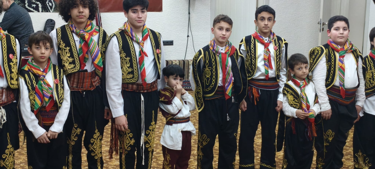 FOTOĞRAF KARELERİ: Sakarya Yaren Geceleri’nde Tarihi Anlar (07.02.2026) Sakarya Çankırılılar Derneği’nin ev sahipliğinde, Erenler Belediye Başkanı Şenol Dinç’in katılımıyla gerçekleşen muhteşem Yaren Gecesi’nden objektiflere