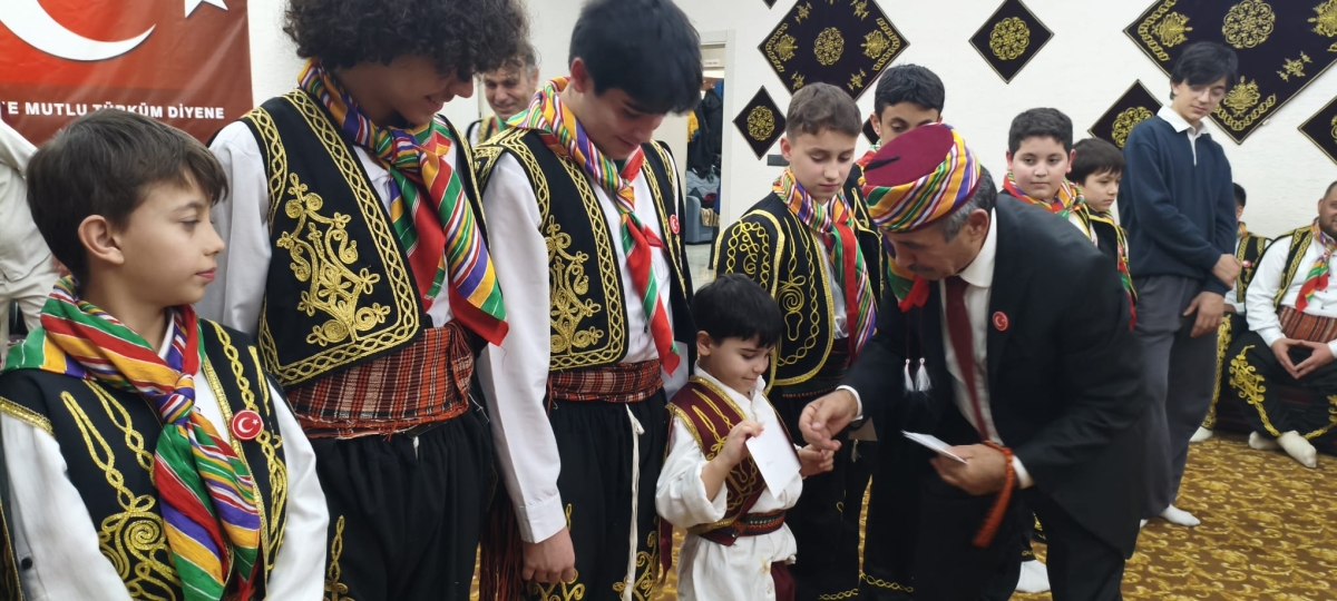 FOTOĞRAF KARELERİ: Sakarya Yaren Geceleri’nde Tarihi Anlar (07.02.2026) Sakarya Çankırılılar Derneği’nin ev sahipliğinde, Erenler Belediye Başkanı Şenol Dinç’in katılımıyla gerçekleşen muhteşem Yaren Gecesi’nden objektiflere