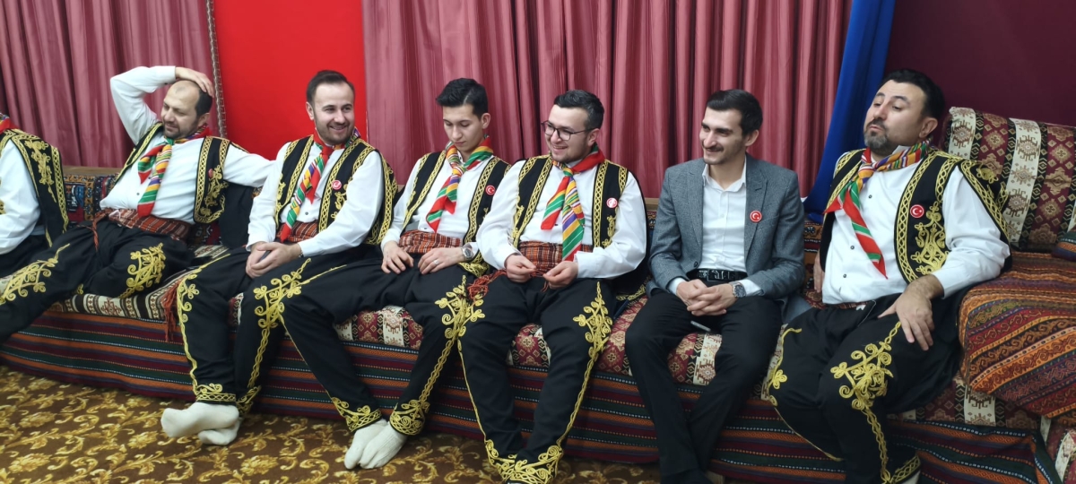 FOTOĞRAF KARELERİ: Sakarya Yaren Geceleri’nde Tarihi Anlar (07.02.2026) Sakarya Çankırılılar Derneği’nin ev sahipliğinde, Erenler Belediye Başkanı Şenol Dinç’in katılımıyla gerçekleşen muhteşem Yaren Gecesi’nden objektiflere