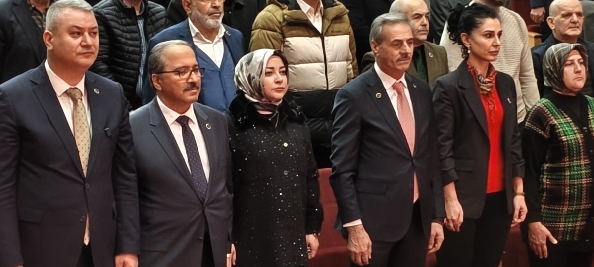 Serdivan Belediyesi’nin kuruluşunun 70. yıl dönümü, düzenlenen görkemli bir programla kutlandı. Sakarya Büyükşehir Belediye Başkanı Yusuf Alemdar, Serdivan’ın bir mahalleden bölgenin parlayan yıldızına dönüşme hikâyesini vefa
