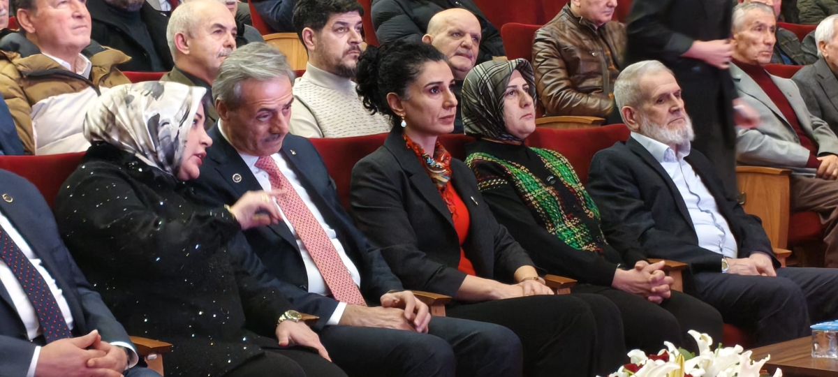 Serdivan Belediyesi’nin kuruluşunun 70. yıl dönümü, düzenlenen görkemli bir programla kutlandı. Sakarya Büyükşehir Belediye Başkanı Yusuf Alemdar, Serdivan’ın bir mahalleden bölgenin parlayan yıldızına dönüşme hikâyesini vefa