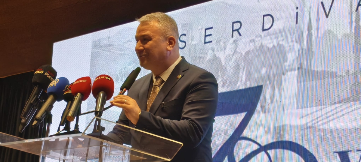 Serdivan Belediyesi’nin kuruluşunun 70. yıl dönümü, düzenlenen görkemli bir programla kutlandı. Sakarya Büyükşehir Belediye Başkanı Yusuf Alemdar, Serdivan’ın bir mahalleden bölgenin parlayan yıldızına dönüşme hikâyesini vefa