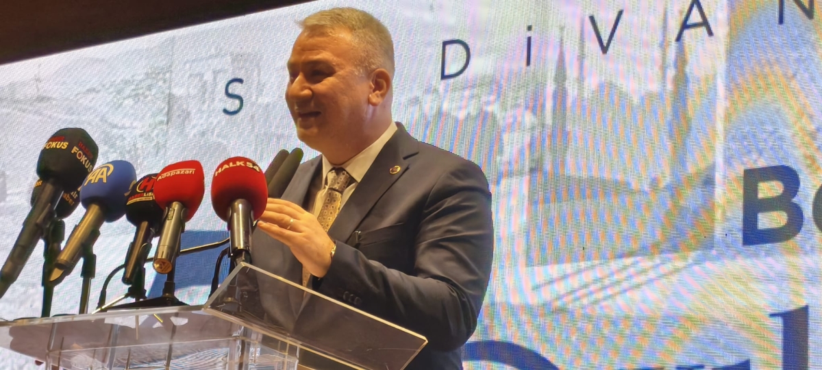 Serdivan Belediyesi’nin kuruluşunun 70. yıl dönümü, düzenlenen görkemli bir programla kutlandı. Sakarya Büyükşehir Belediye Başkanı Yusuf Alemdar, Serdivan’ın bir mahalleden bölgenin parlayan yıldızına dönüşme hikâyesini vefa