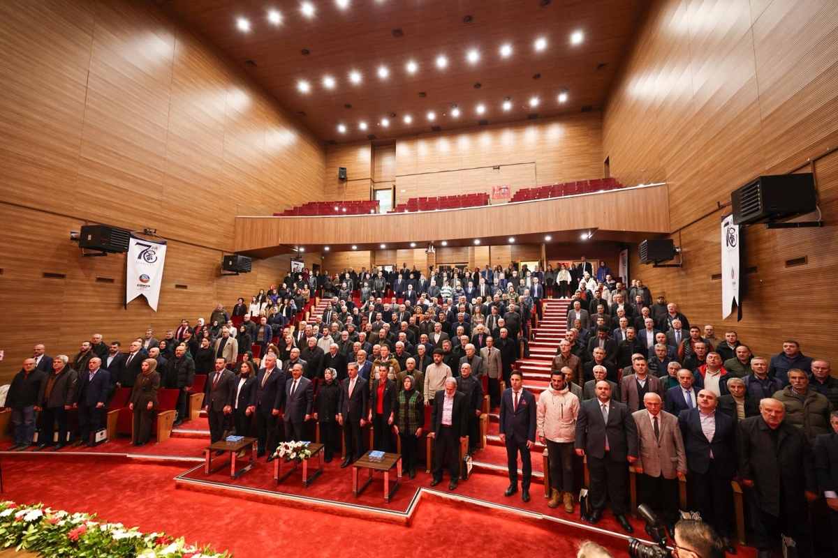 Serdivan Belediyesi, kuruluşunun 70. yılını muhteşem bir geceyle kutladı. İlçeye yön veren isimlerin bir araya geldiği programda, geçmişe vefa, geleceğe vizyon mesajı damga vurdu.