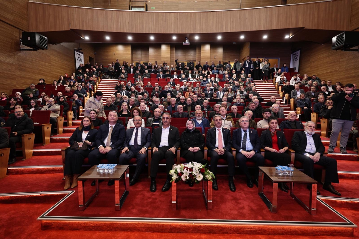 Serdivan Belediyesi, kuruluşunun 70. yılını muhteşem bir geceyle kutladı. İlçeye yön veren isimlerin bir araya geldiği programda, geçmişe vefa, geleceğe vizyon mesajı damga vurdu.