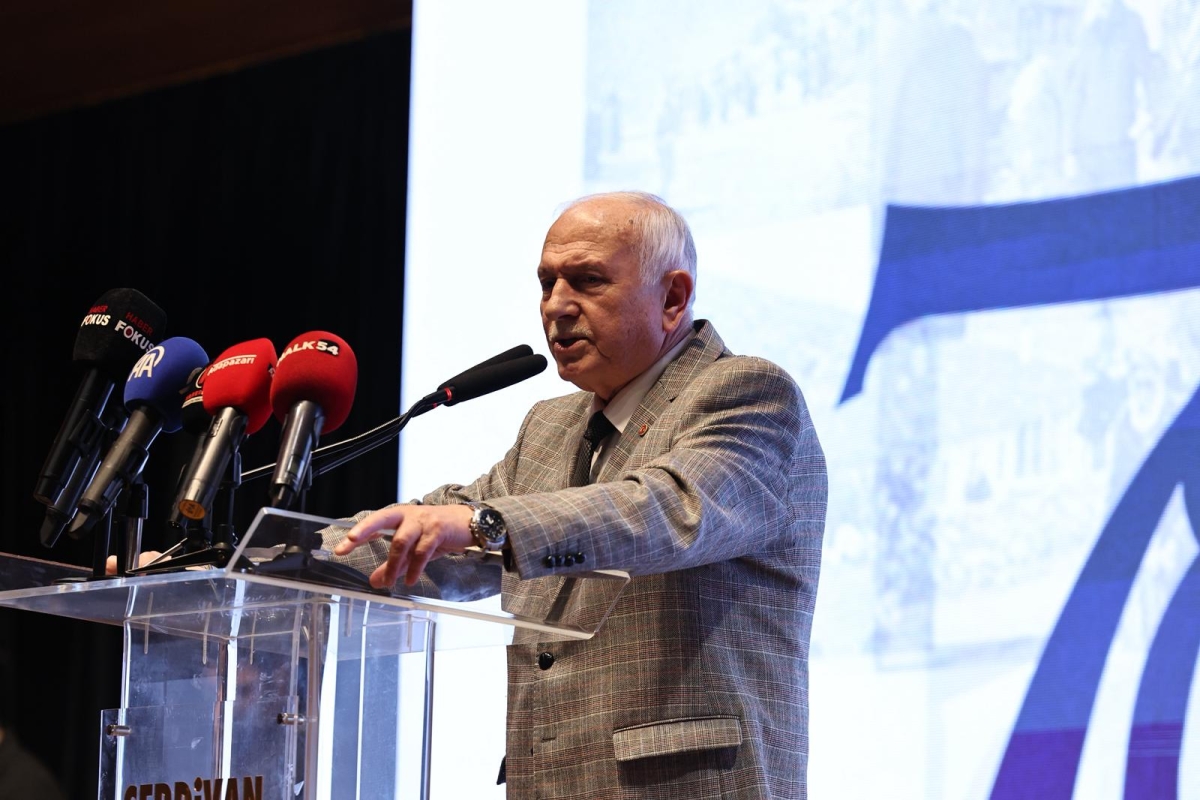 Serdivan Belediyesi, kuruluşunun 70. yılını muhteşem bir geceyle kutladı. İlçeye yön veren isimlerin bir araya geldiği programda, geçmişe vefa, geleceğe vizyon mesajı damga vurdu.