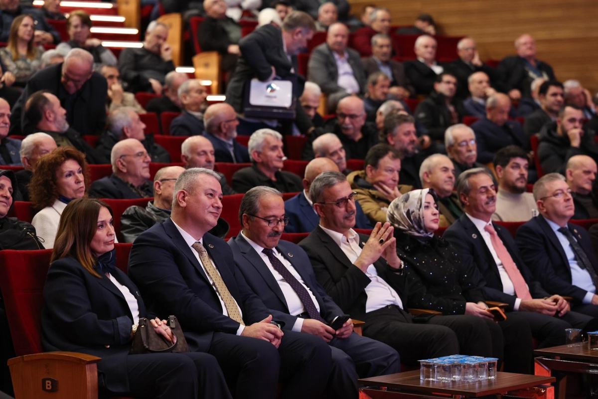 Serdivan Belediyesi, kuruluşunun 70. yılını muhteşem bir geceyle kutladı. İlçeye yön veren isimlerin bir araya geldiği programda, geçmişe vefa, geleceğe vizyon mesajı damga vurdu.