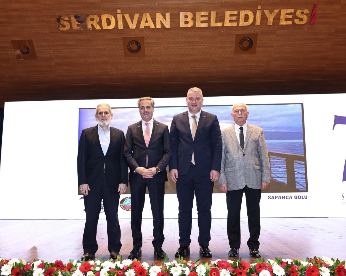 Serdivan Belediyesi, kuruluşunun 70. yılını muhteşem bir geceyle kutladı. İlçeye yön veren isimlerin bir araya geldiği programda, geçmişe vefa, geleceğe vizyon mesajı damga vurdu.